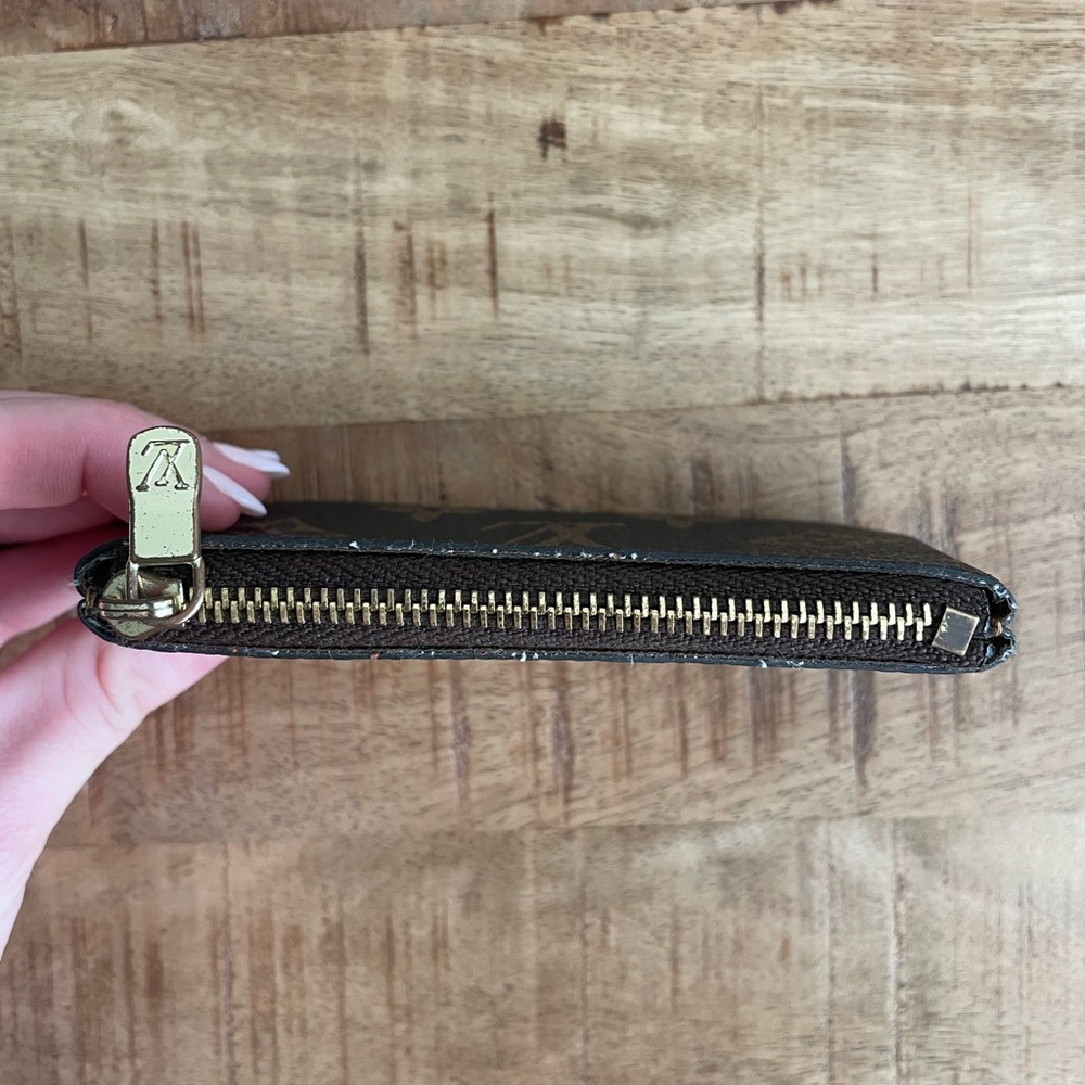 LV Brown Monogram Pouch - Picture 4 of 6